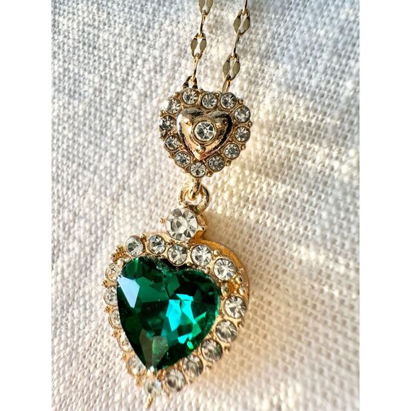 Emerald green heart pendant necklace - Picture 3 of 3